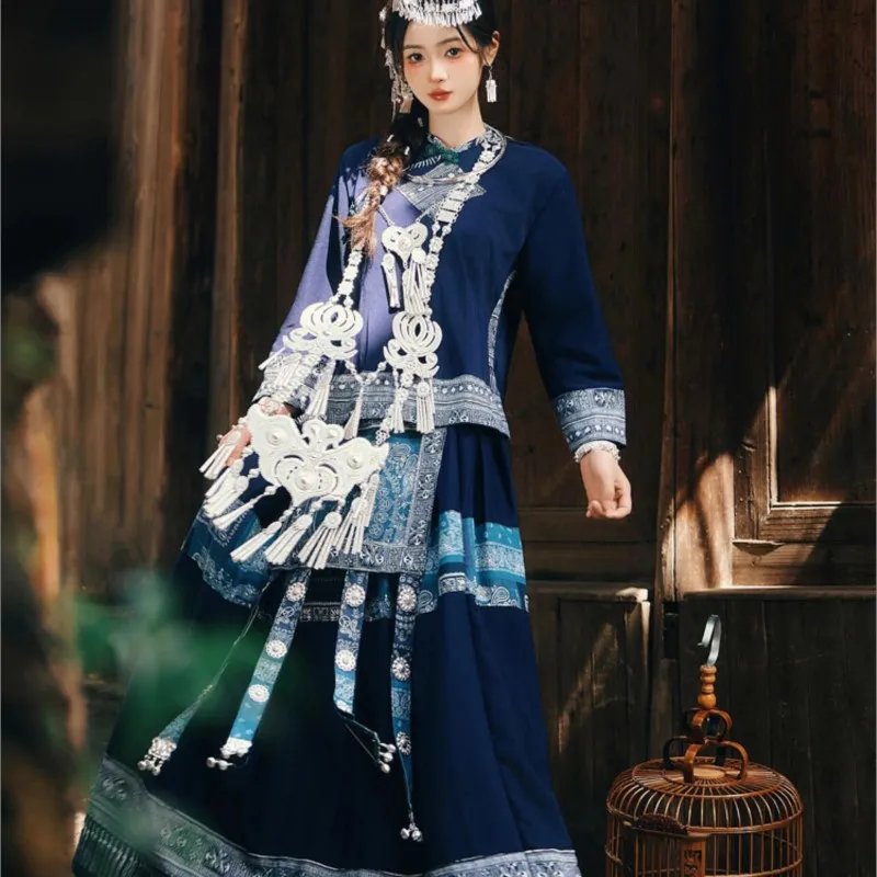 

National batik dress women long-sleeved slim-fit set travel photo photography clothing new