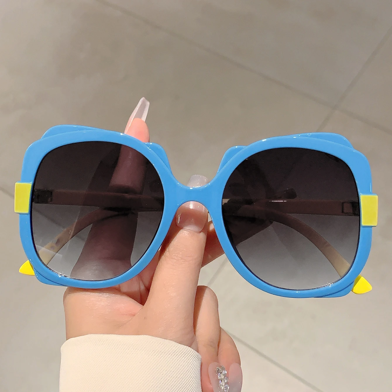 KAMMPT Fashion Butterfly Decoration Women\'s Shades Multi Color Gradient Designer Sunglasses Oversize Trendy Brand Sun Glasses