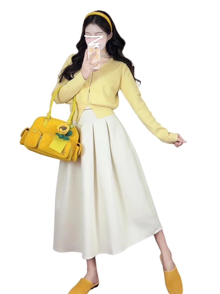 옐로우 니트 드레스 여성 가을 2025 신상 스몰 사이즈 향기로운 바람 초가을 의류 원피스 프렌치 스타일 하이웨이스트 A라인 스커트 투피스 세트