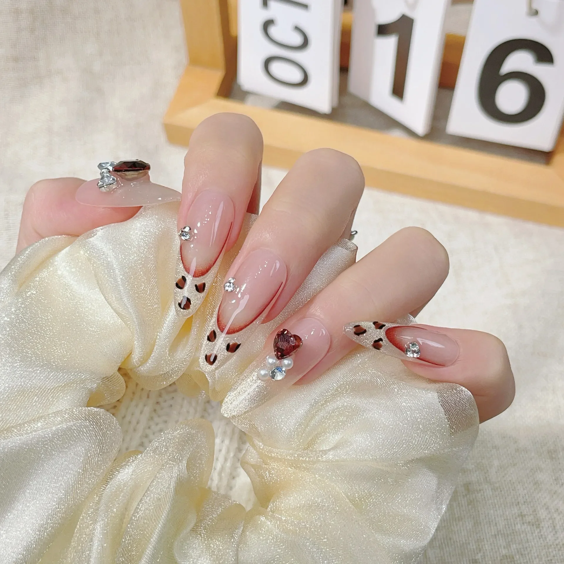 Cat Eye False Nails French Almond Fake Nails Leopard Print Heart Diamond Press on Nail Acrylic Red Polka Dot Nails Art Handmade