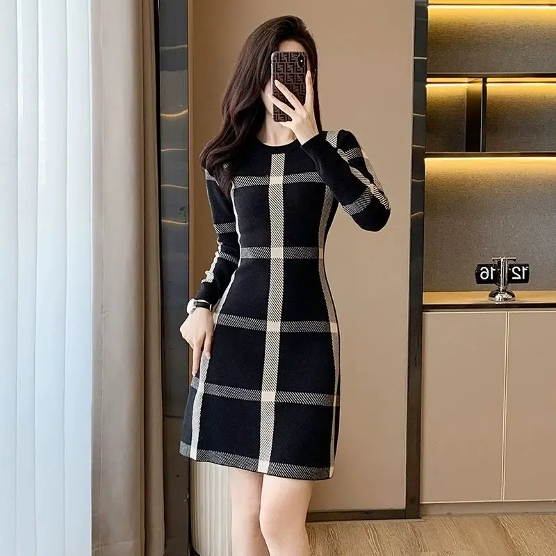 2025 Autumn Dress Is Thin, Autumn Temperament Retro Knitted Sweater Black Bottom Skirt Winter
