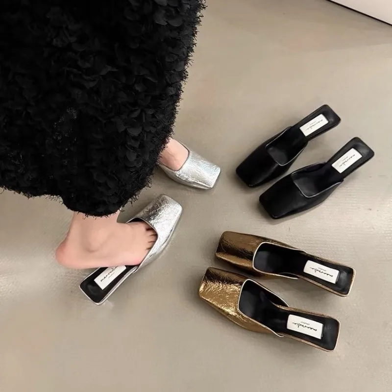 

Designer Women Slippers Fashion Metal Buckle Mules Flat Heels Square Toe Shallow Shoes Outdoor Slide Female Casual Sandals Shoes