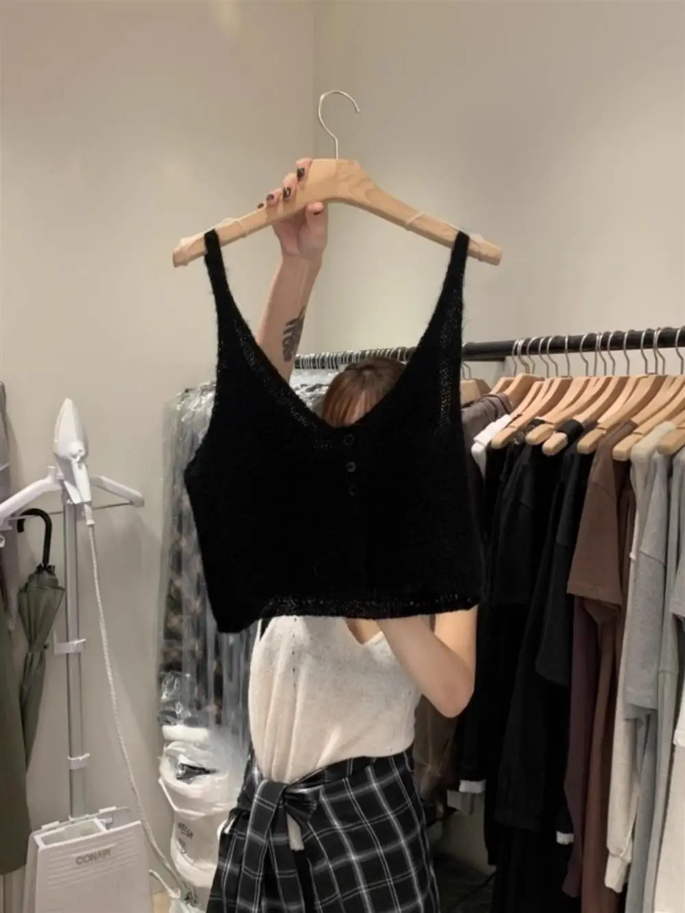 이스트 게이트 가을 겨울 신상 레트로 소프트 니트 버튼 여성 조끼 아우터웨어 레이어링 탑 브이넥 롱 컬러