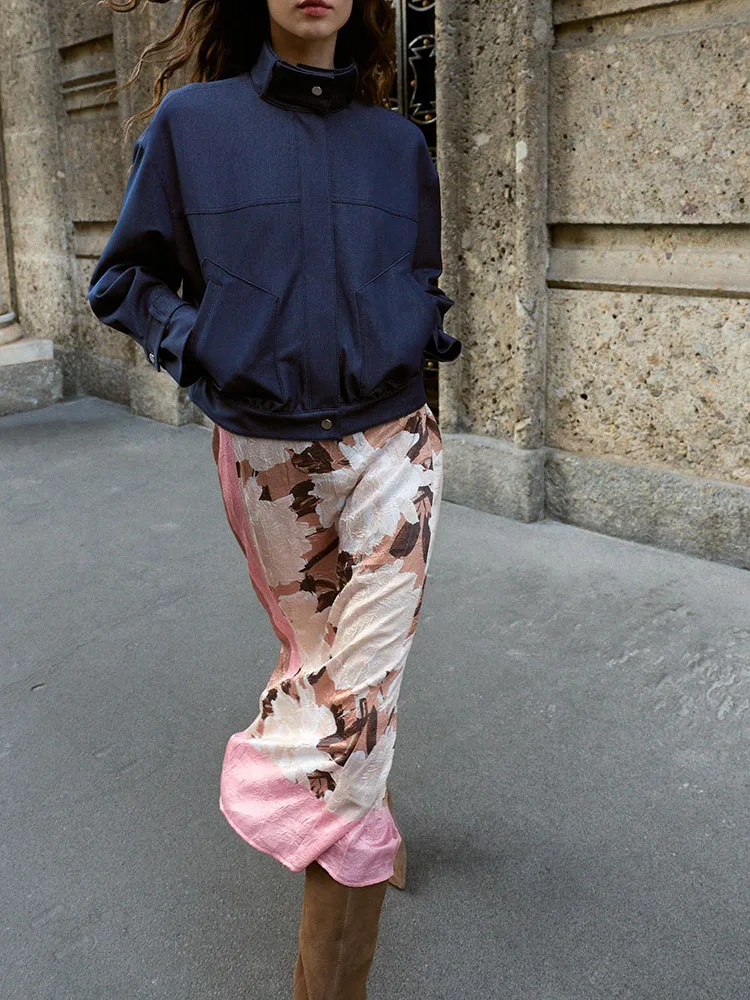 تنورة قصيرة أنيقة ومريحة بنقشة زهور للنساء، إصدار جديد لخريف 2025، أسلوب عصري أنيق بخصر متوسط وقصة مستقيمة