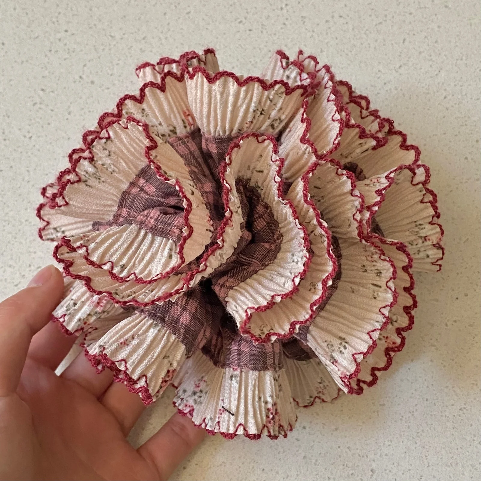 

1 шт., большая резинка для волос в стиле ретро в красную клетку с цветочным принтом, ниша в стиле Ins, высококачественный новый аксессуар для волос для женщин