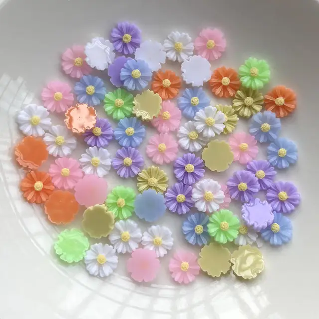 Piękne 8mm mini daisy żywica rhinestone diy nail enhancement/biżuteryjna spinka do włosów dekoracja kwiat z żywicy w kształcie płaski powrót 100/5000
