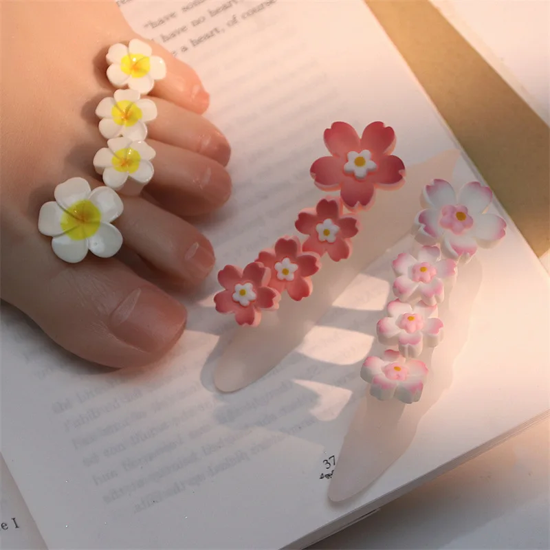 Super soft one-piece silicone toe splitter, summer egg flower finger splitter, nail art application tool, portable separator