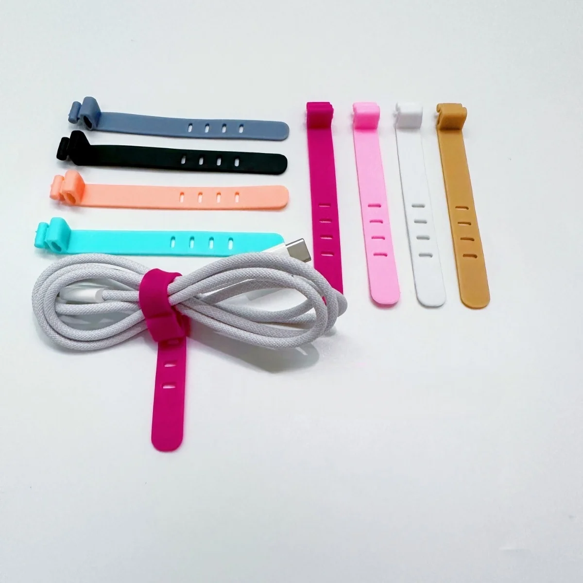 Desktop portable cable tie with silicone straps, headphone cable organizer, data cable tie, and wire winder. Suitable for desks,