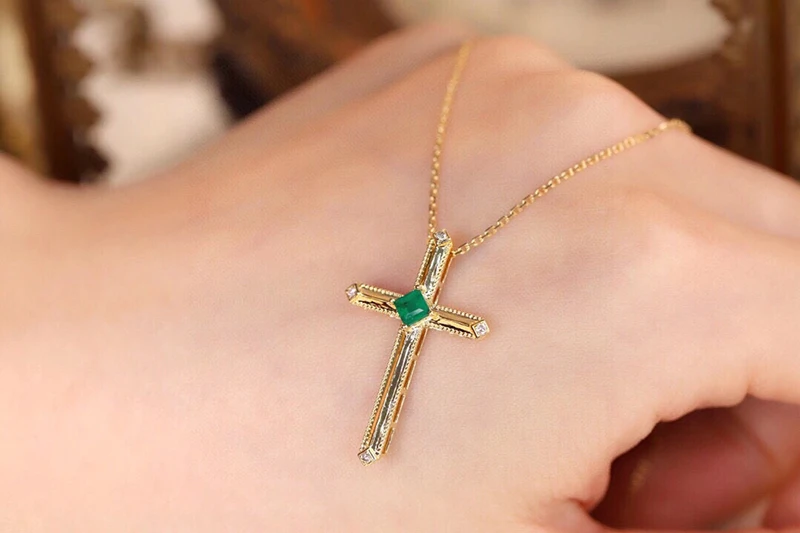 LUOWEND 100% 18K Yellow Gold Necklace Elegant Cross Pendant Shiny Diamond Natural Emerald Necklace for Women High Birthday Gift