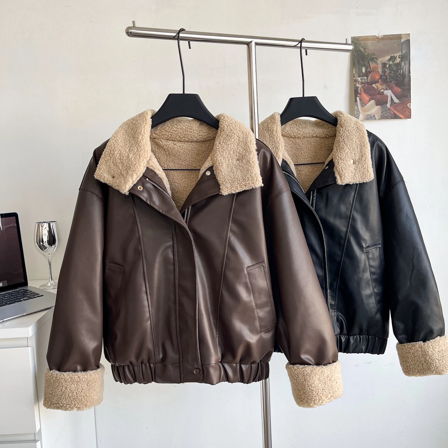 ラムレザージャケット女性の冬の新しいアメリカンスタイルハイストリートジッパーハイエンドコーヒーコートカジュアルルーズ高品質暖かいトップス