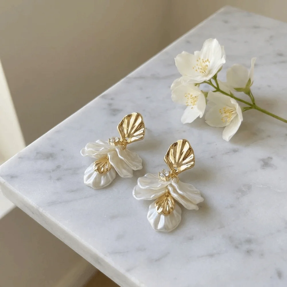 Vintage White Petal Earrings Resin Gold Shell Drop Earrings Shiny Layered Dangle Earrings Holiday Gift