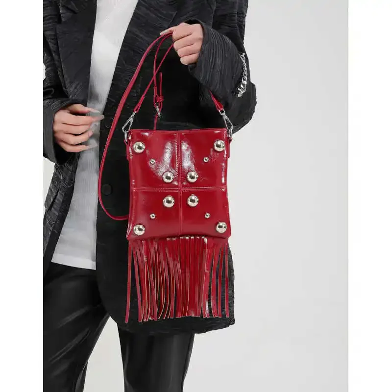 

Rivet Oil Waxed Leather Women Bags 2025 New Y2K Design Crossbody Bucket Bag Cool Girl Fashion Shoulder Bag