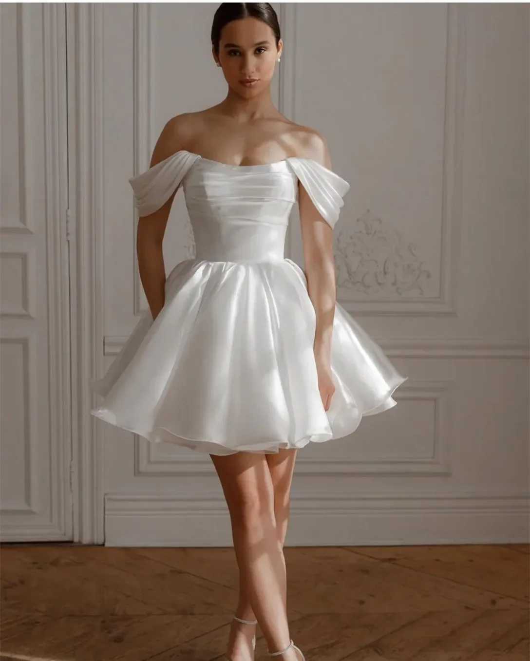 

Customized Graceful Short Strapless Wedding Dresses Satin A-Line Sleeveless Simple Vestidos De Novias Backless Bridal Gowns Lace