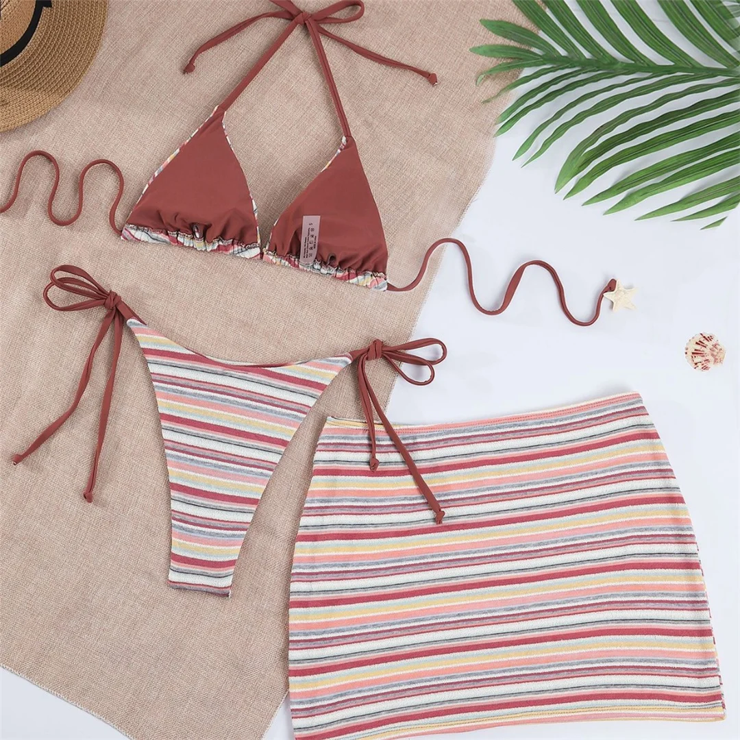 Gestreifter Bikini mit Rock, Neckholder-Design, Damen-Badebekleidung, dreiteiliges Bikini-Set, gepolsterter Badeanzug, Badebekleidung, Modell V8377. – Detail 3