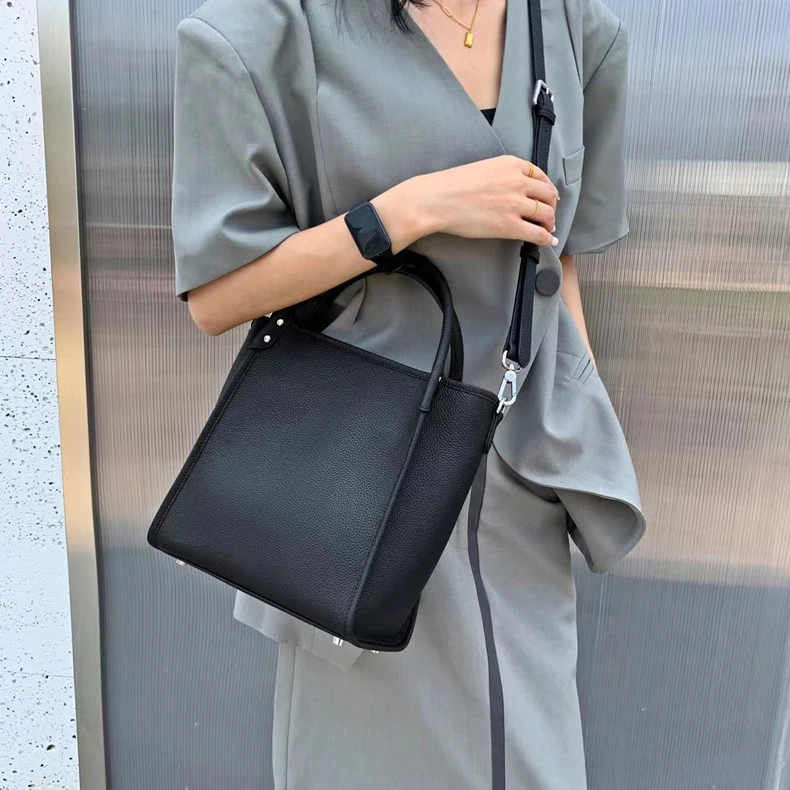 

First Layer Cowhide / Bucket Bag / New Large Capacity / Shoulder Bag / Fashion / Handbag Tote S 2023122811 / Texture / Messenger Bag / Genuine Leather Bag