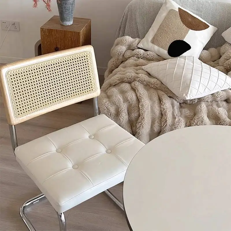 

High-quality Simple Luxury Light Originality Comfortable Relaxing Gamer Dining Chairs Unique Economic Luxury Design Furnitures