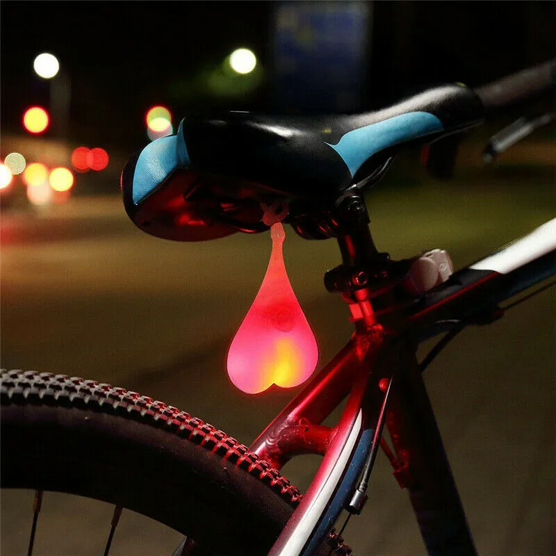 Enquêter arrière créatif en silicone pour vélo, étanche, rouge, avec batterie, 1 pièce