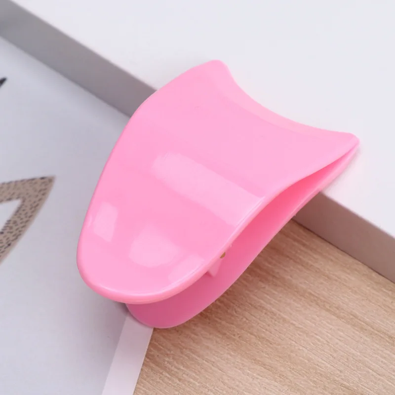 أداة ملاقط الرموش المساعدة أدوات التجميل البلاستيكية أداة تجعيد الرموش عصا الفتيات أداة تجعيد الرموش الصناعية