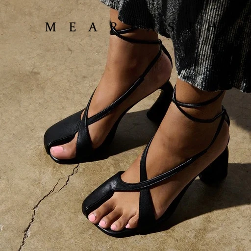 

2026 Fashion New Matte Leather Tabi Sandals for Women Summer Lace Up Open Toe High Heels Sandals Novelty Split Toe Women Shoes