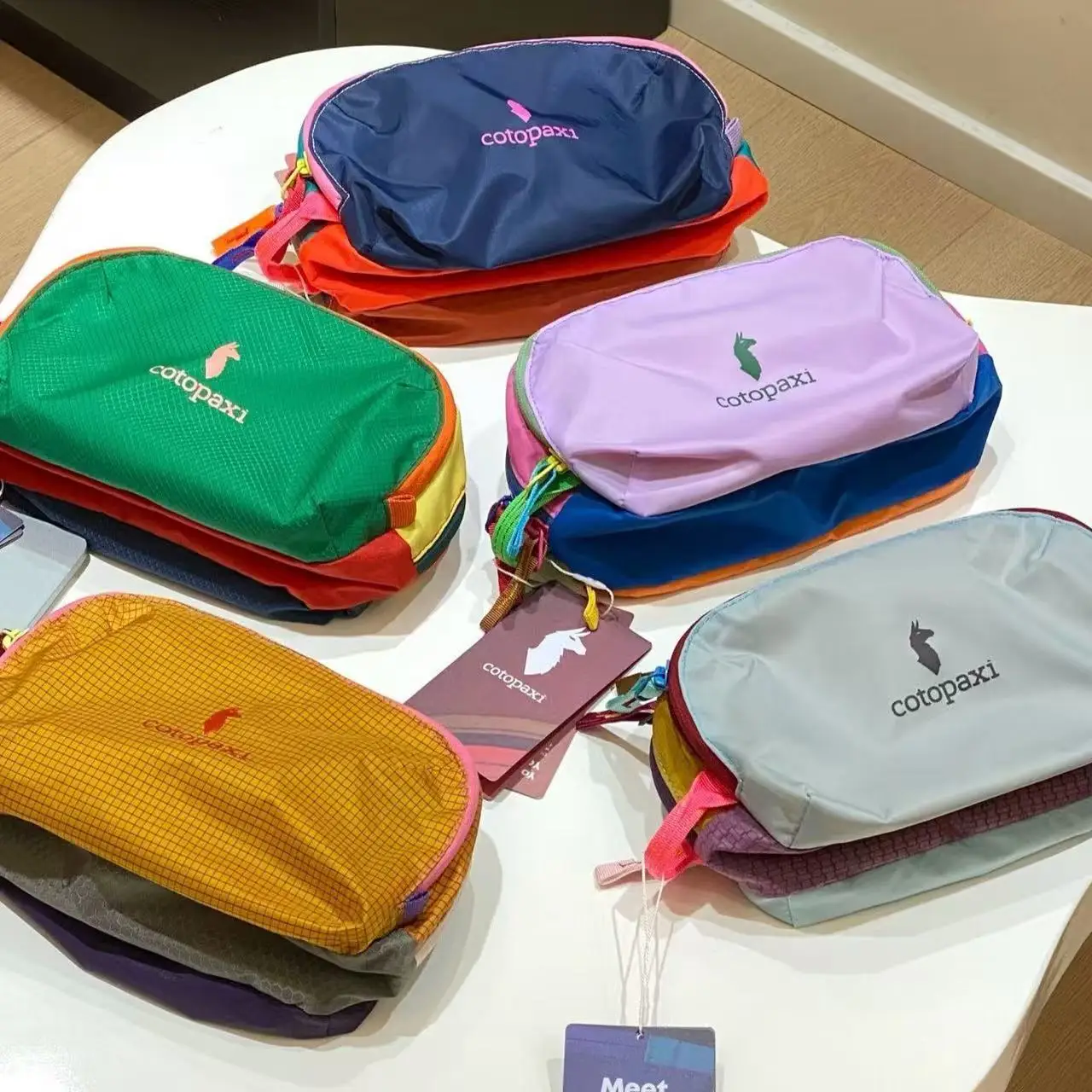 2026 New Fashion COTO Dopamine Color Waterproof Portable Toilet Bag Cosmetics Storage Bag Outdoor Travel Handbag image 5