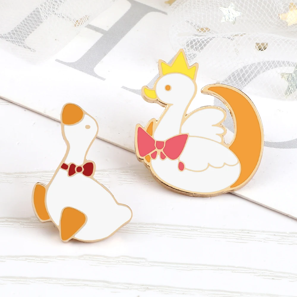 Funny Untitled Goose Brooch Animal Honk Honk Enamel Pins Cute Cartoon Duck Custom Bag Lapel Badge Jewelry Gifts for Kids Friends