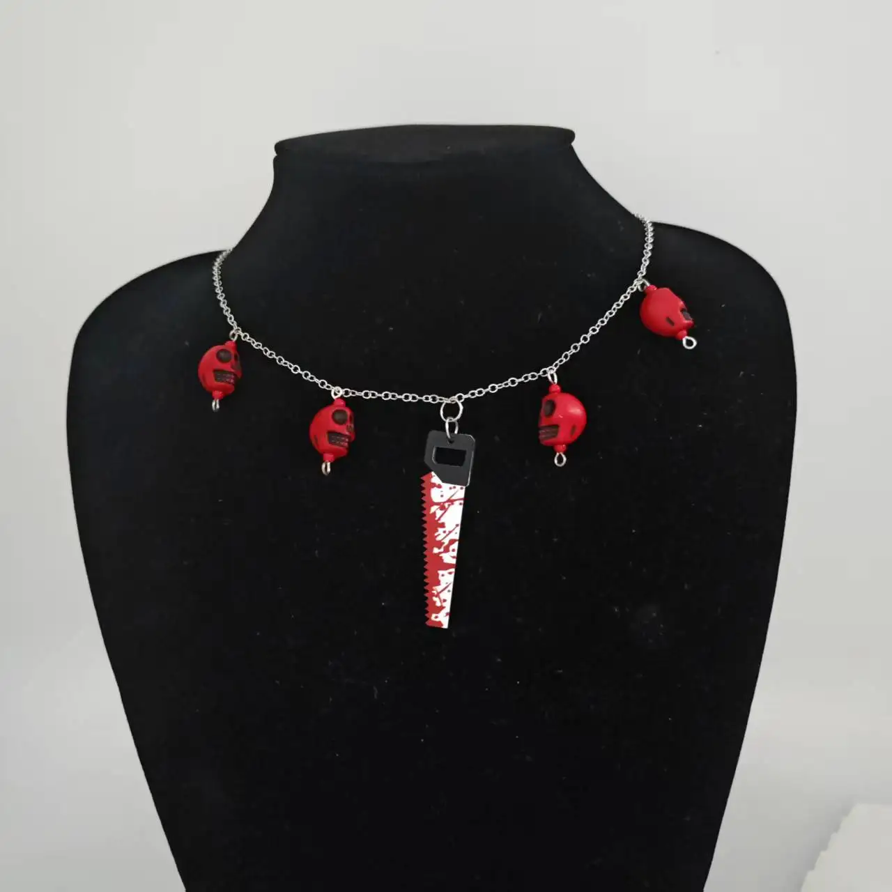 

Kids Handemande Halloween Necklace Red Skeleton With Saw Pandent Women Funny Fashion Party Halloween Giifts