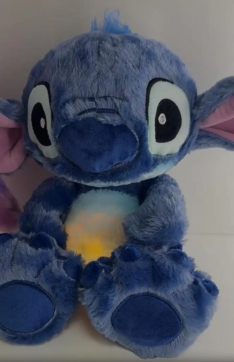 جديد 2026 ليلو وستيتش دمية قطيفة للأطفال الوردي غرزة تنفس لعبة Peluche مع الموسيقى والضوء Kawaii الطفل تهدئة وقت اللعب