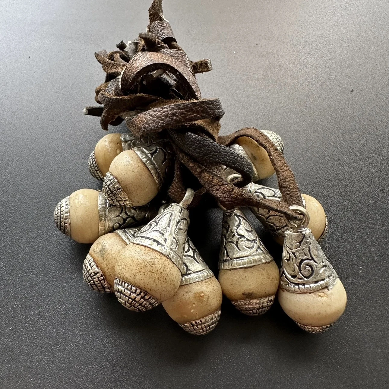 Handmade Tibetan Cowbone Penda - đánh giá và giá Ethnic Fashion World