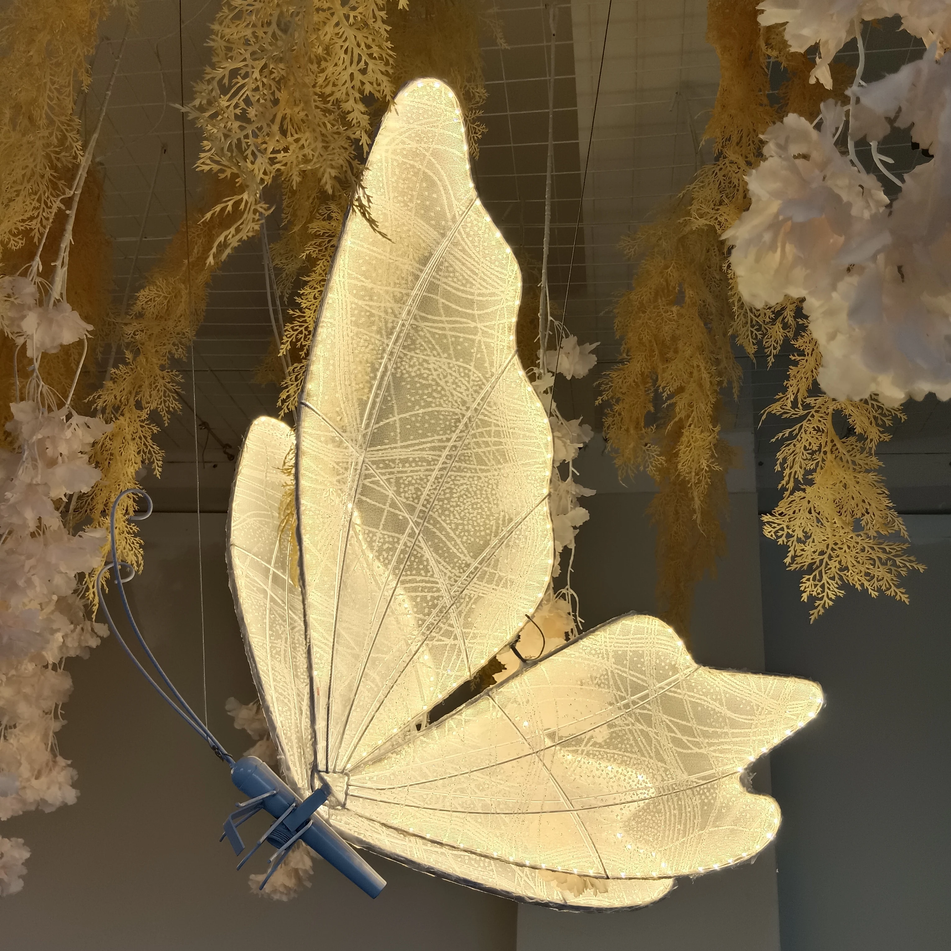 Papillons lumineux LED en dentelle blanche pour décoration de mariage, lampes papillon romantiques, charge routière, passerelle sur les lumières de scène de fête.