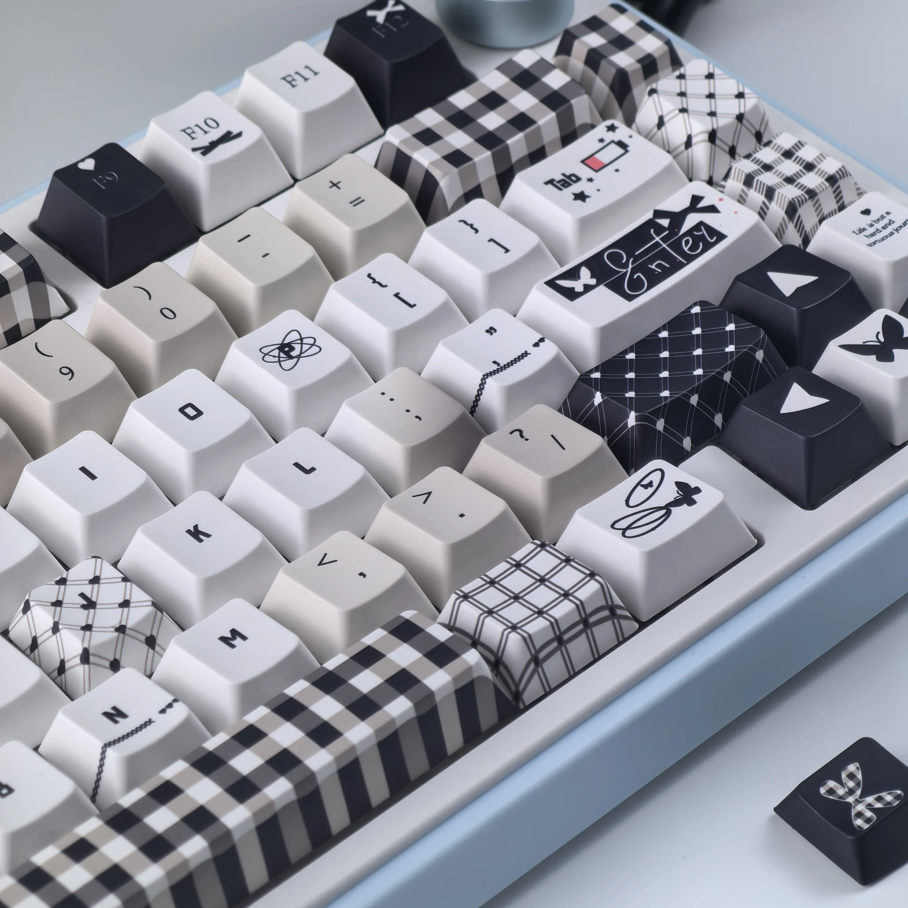 Out of Control Theme Keycap Set PBT Cherry Profile Retro British Style Black and White Plaid Keycaps for DIY Mechanical Keyboard