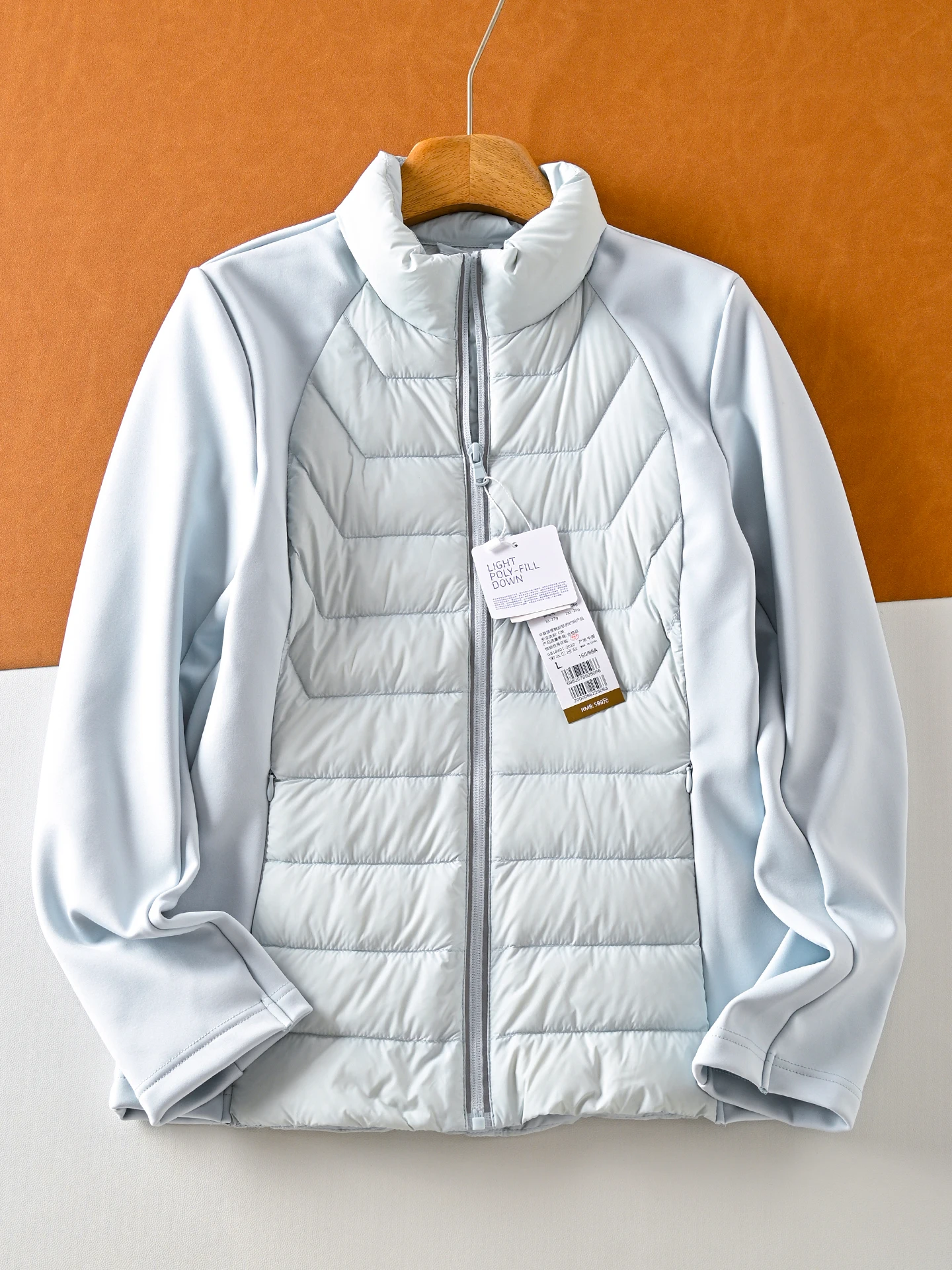 

Женская стеганая куртка с воротником-стойкой, длинными рукавами, приталенного кроя, осенне-зимняя, теплая, из волокна орлон, с наполнителем из искусственного пуха