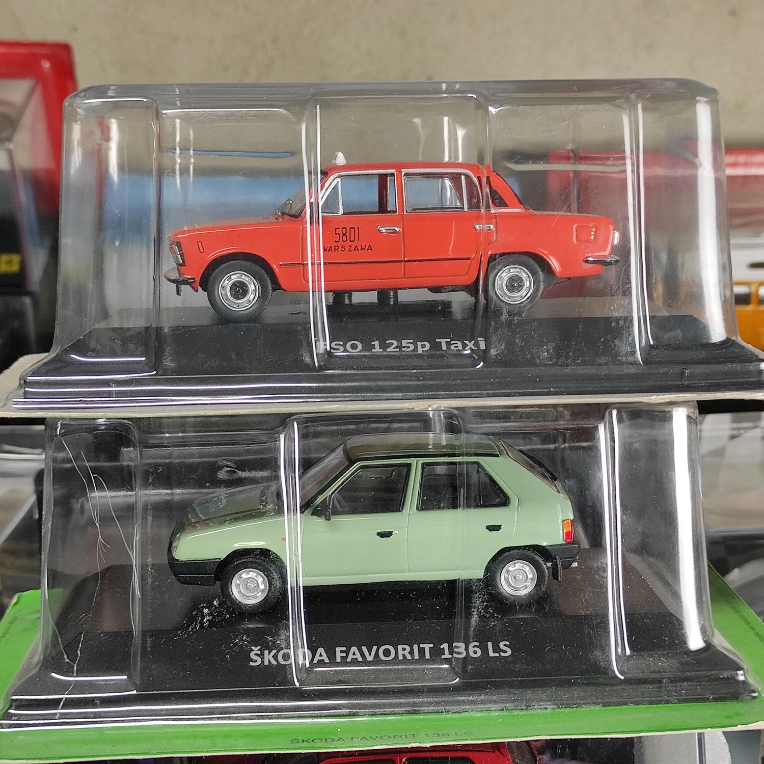 Diecast IXO 1:43 Escala FSO 125p Taxi y KODA FAVORIT 136 LS Modelo de coche de aleación