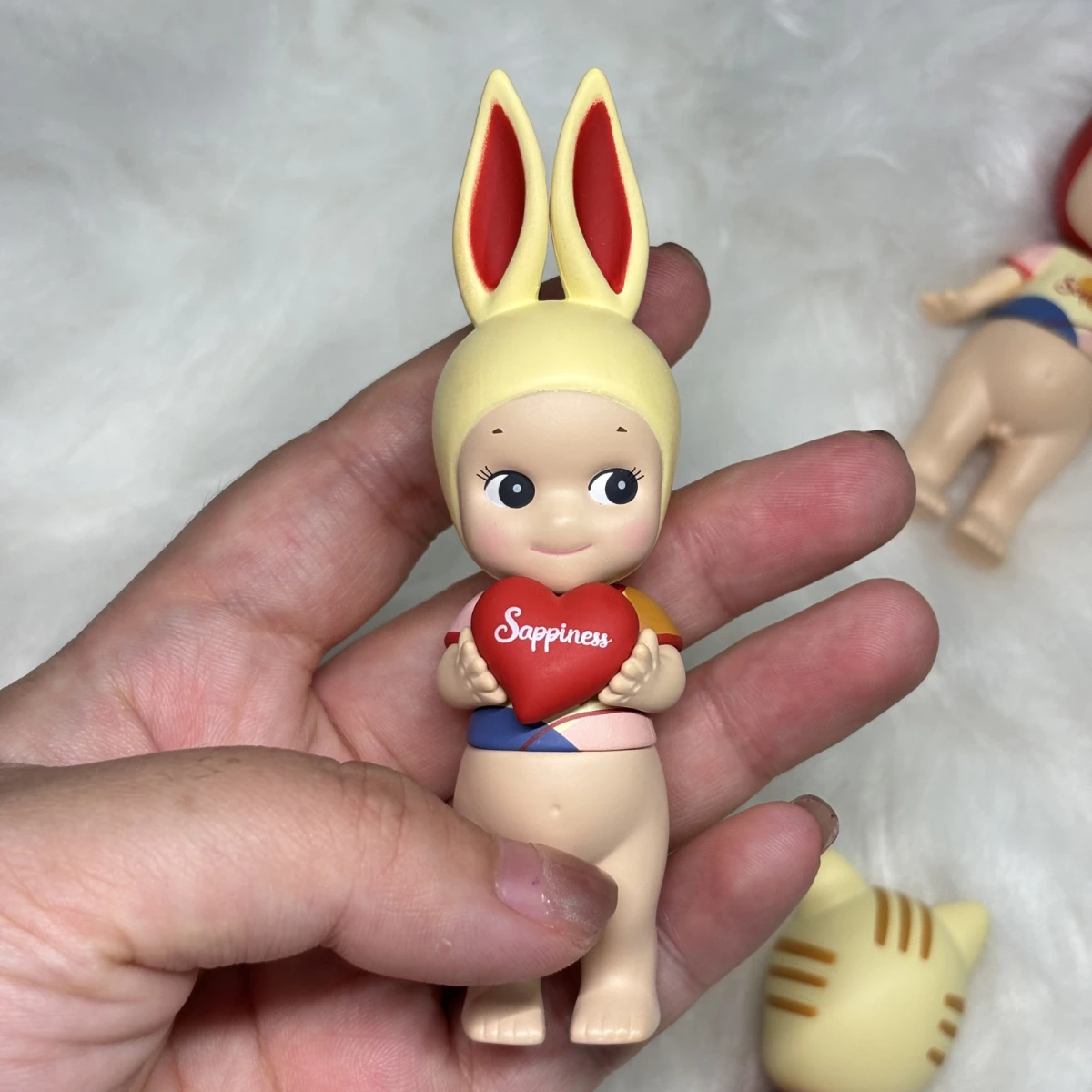 سوني أنجل شخصية صغيرة الياقوت مفتاح سلسلة 2021 سر لا صندوق أرنب أحمر أرنب أبيض هدية القط