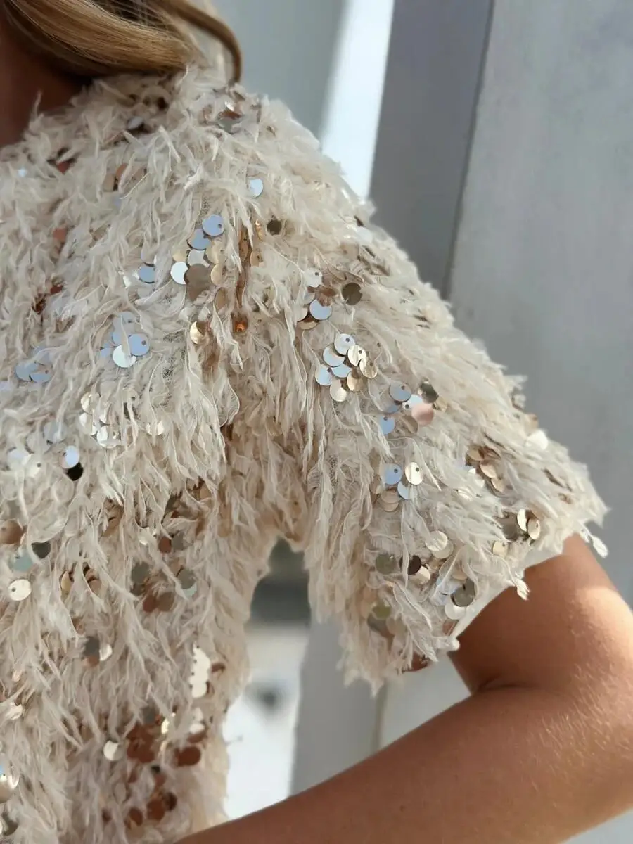 เสื้อสตรีมาใหม่ขนาดพลัส – แขนสั้นทรงหลวมอินเทรนด์พร้อมเลื่อมทางศิลปะและขอบลักซ์ ช่างฝีมือดีไซน์เนอร์เฉพาะกลุ่ม
