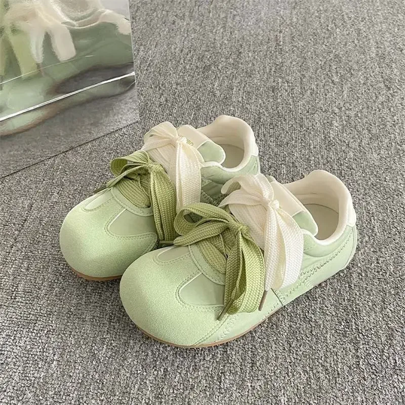 

Новинка 2025, женские белые кроссовки с цветочной отделкой, толстая подошва, мятно-зеленые туфли с хлебом, минималистичная уникальная повседневная одежда ​