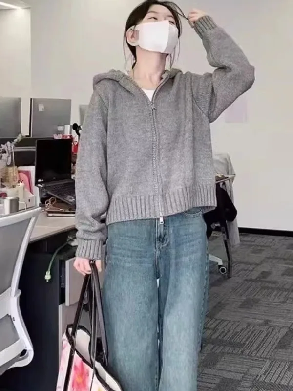 Niebieski sweter z kapturem na zamek błyskawiczny, damski, luźny krój, miękki poliester, długi rękaw, ciepła odzież wierzchnia, swobodny styl, jesień-zima.