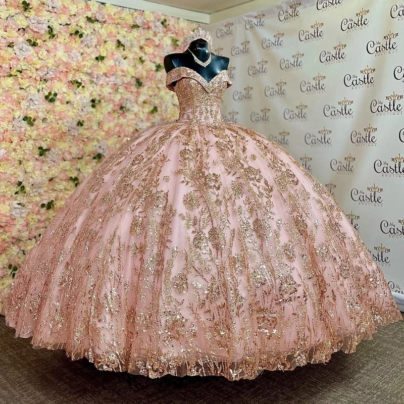 

Pink Off Shoulder Glittered Quinceanera Dress 2024 Voluminous Sequins Gold Applique Lace Beads Vestidos Prom Vestidos De Baile