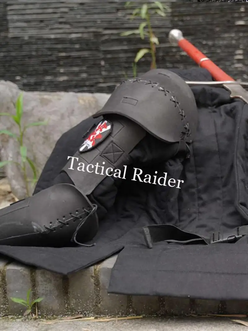 medium-sized-swordsmanship-external-soldier-hitting-hema-short-soldier-arm-and-shoulder-protection