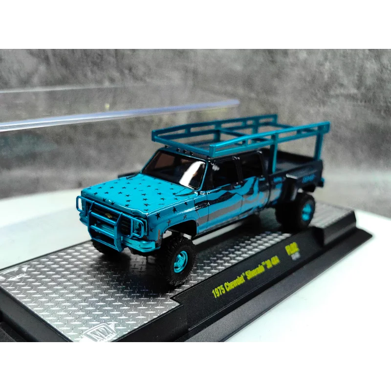 Diecast M2 1/64 Scale 1975 Extended 4×4 Chevrolet Silverado 30 Alloy Car Model Collectible Toy Gift Souvenir Display Ornament