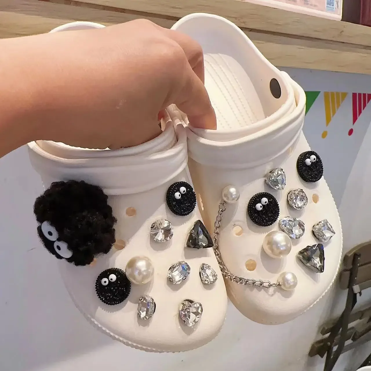 Autumn and Winter Small Coal Ball Hole Shoe Charms Decoration Shoe Buckle Fashion Diamond Chain DIY Shoes Flower Accessories