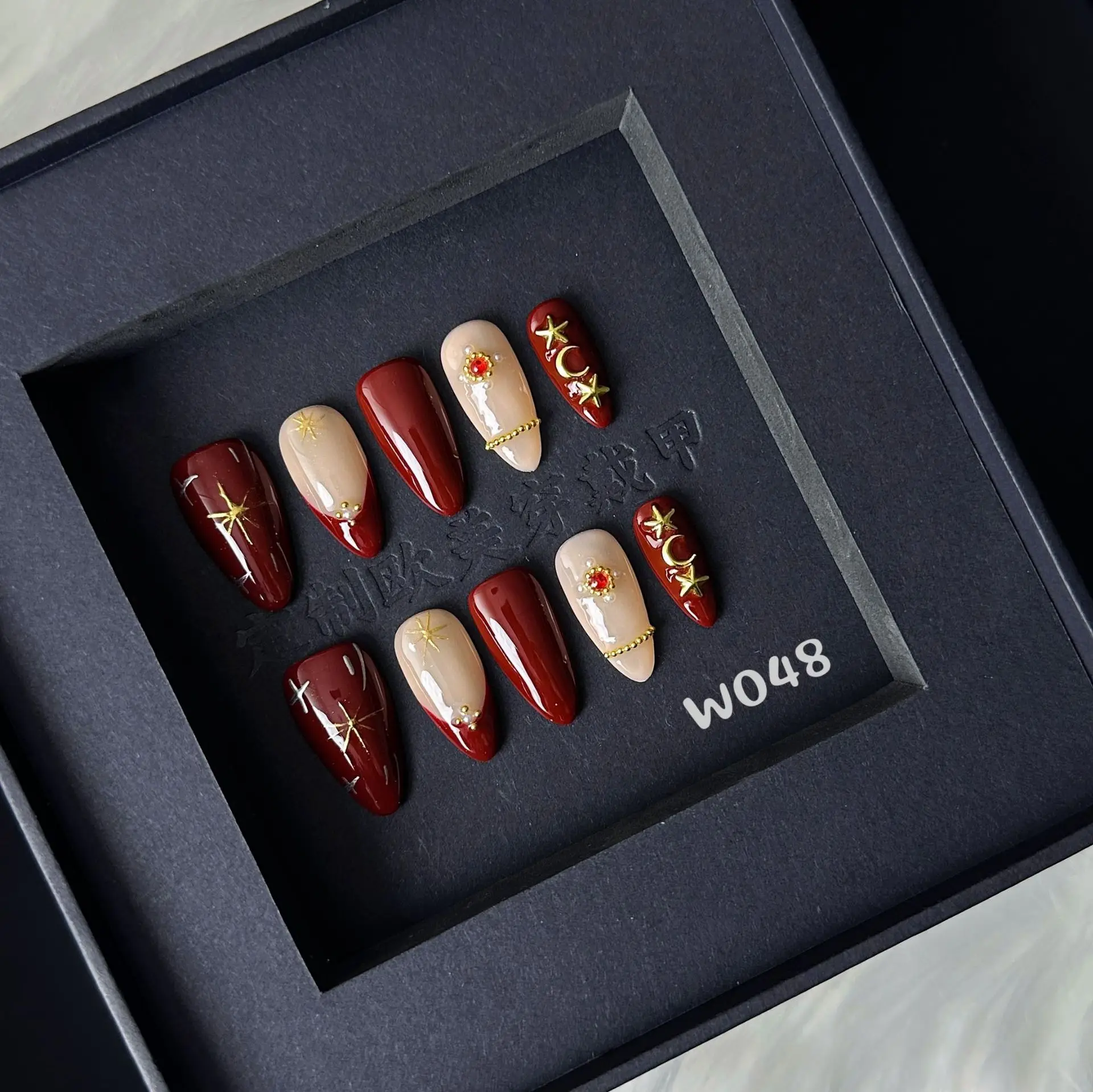 

10pcs Handmde Press on Nails Red French Diamond Almond Full-Cover Nail Pieces For Women and Girl Detachable Wearable Fake Nail