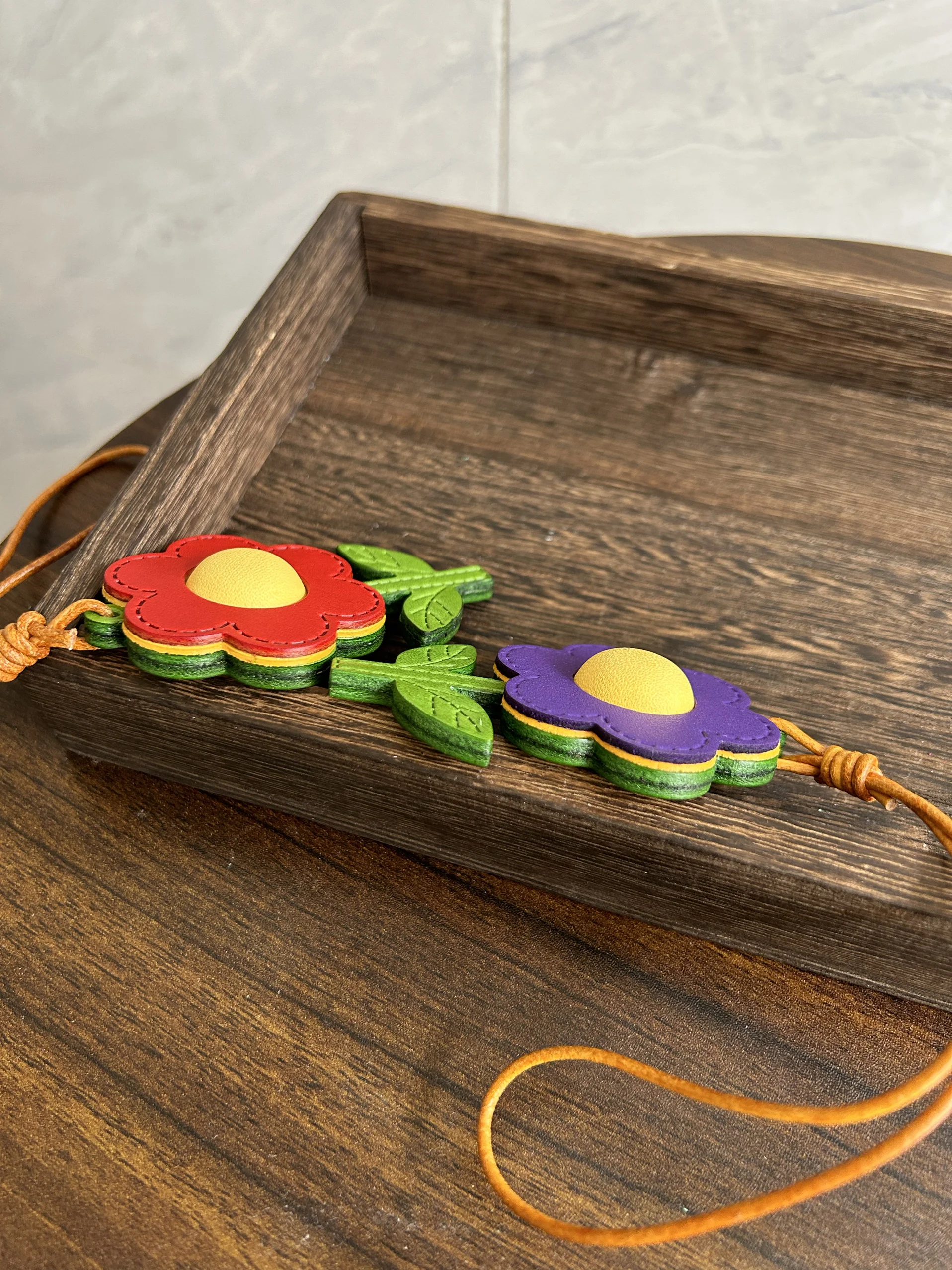 The first layer of cowhide hand-sewn sunflower pendant pet flower pet pendant car charm creative frangipani