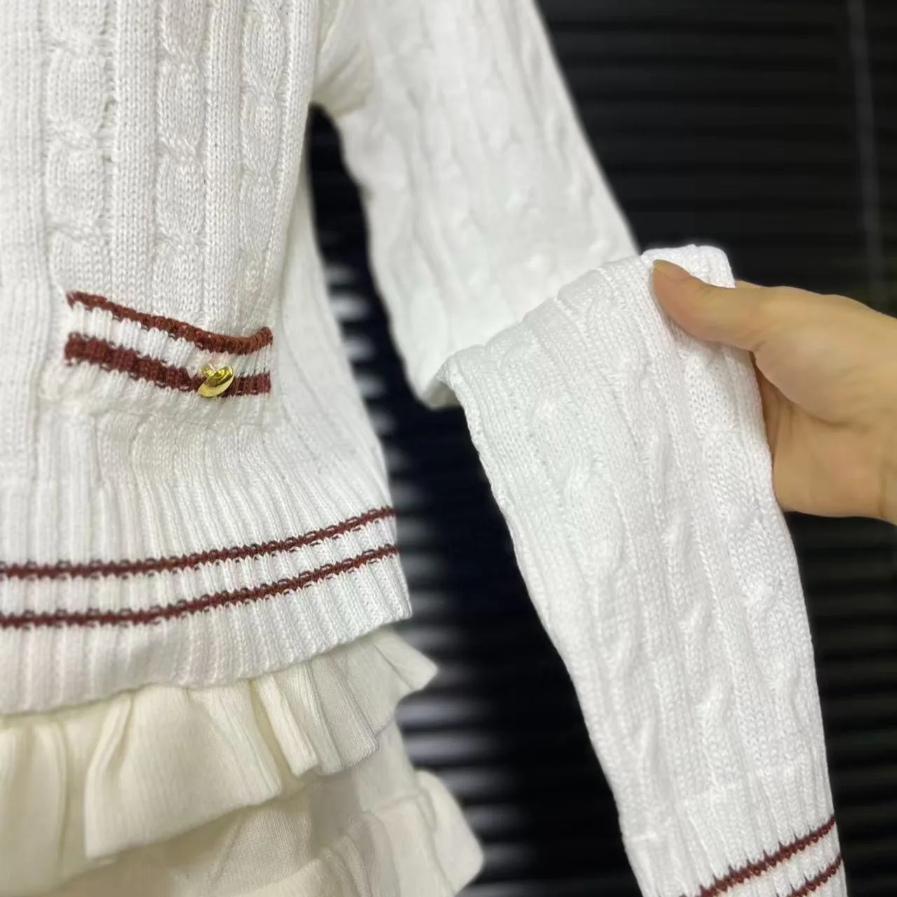 

Элегантный вязаный полосатый свитер из смеси хлопка с длинными рукавами и цветными блоками, золотые пуговицы, осенне-зимний женский модный кардиган C125