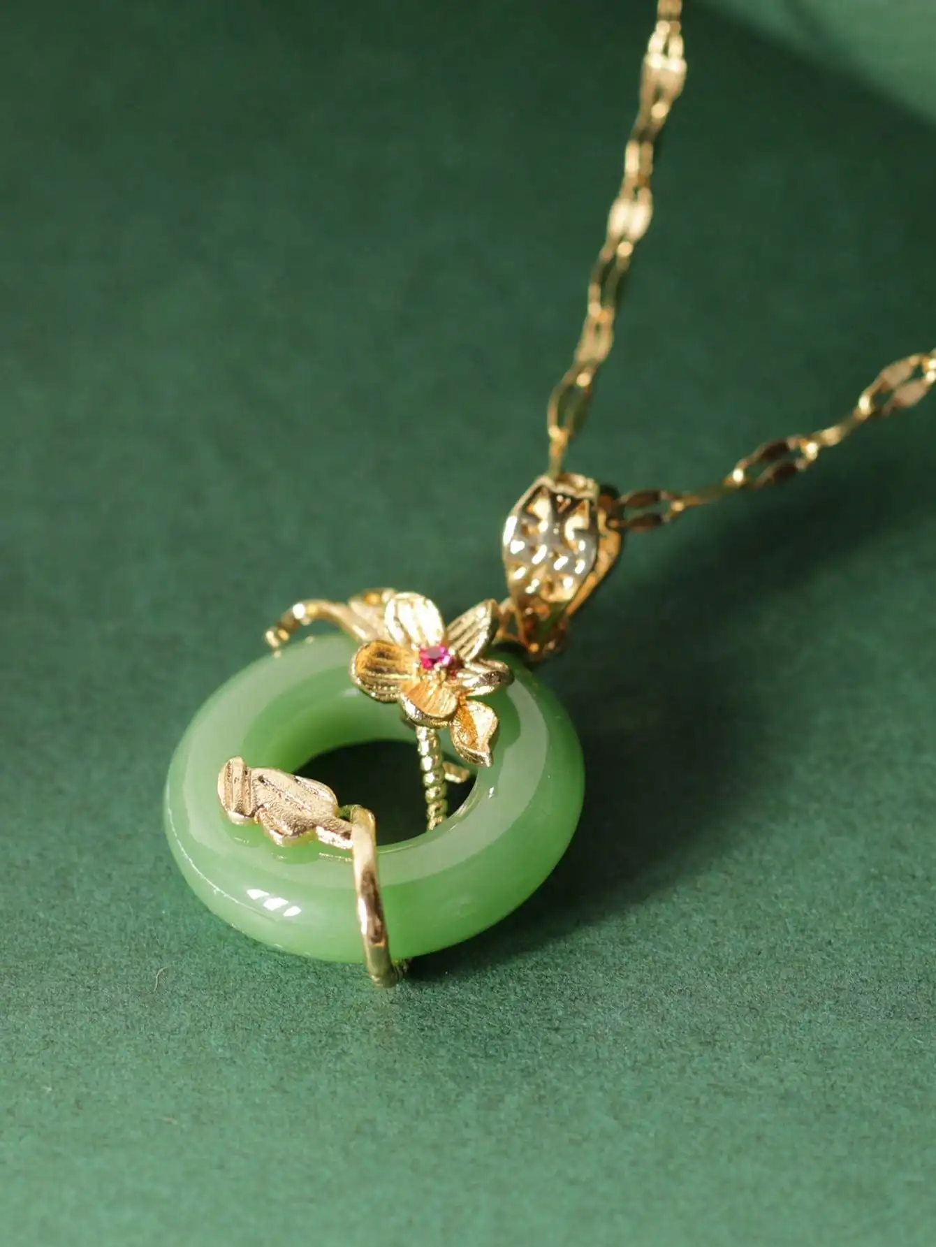 1pc Green Peace Buckle Necklace Flower Ring Micro-Paved Light Luxury Niche Green Jade Lotus Leaf Pendant, Mother's Day Gift
