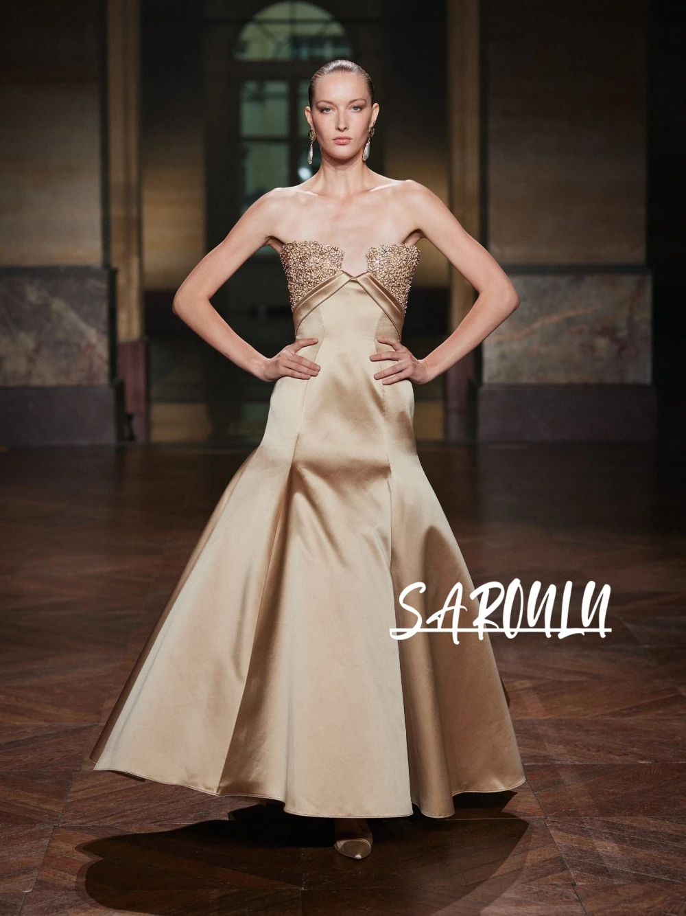 Elegantes Couture-Kleid aus trägerlosem Champagner-Satin mit Perlen, Meerjungfrauen-Stil, langes formelles Abendkleid für Prominente, für den roten Teppich, maßgeschneidert