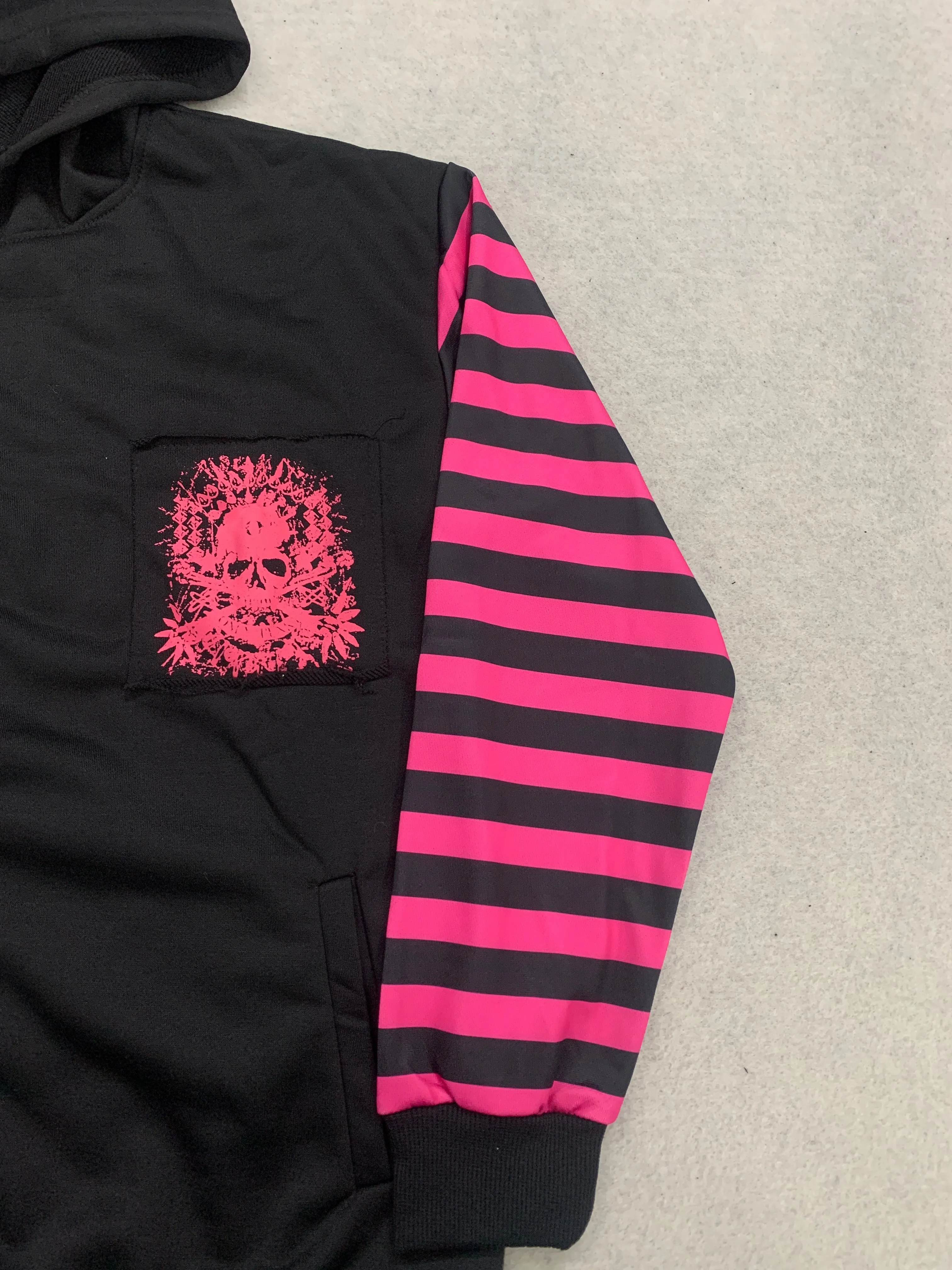 Damen Zip-Up Hoodie mit Hasenohren, Totenkopf-Print auf der Rückseite, gestreift, langärmelig, Y2K Emo Goth Ästhetik, lockere Streetwear-Jacke. – Detail 6