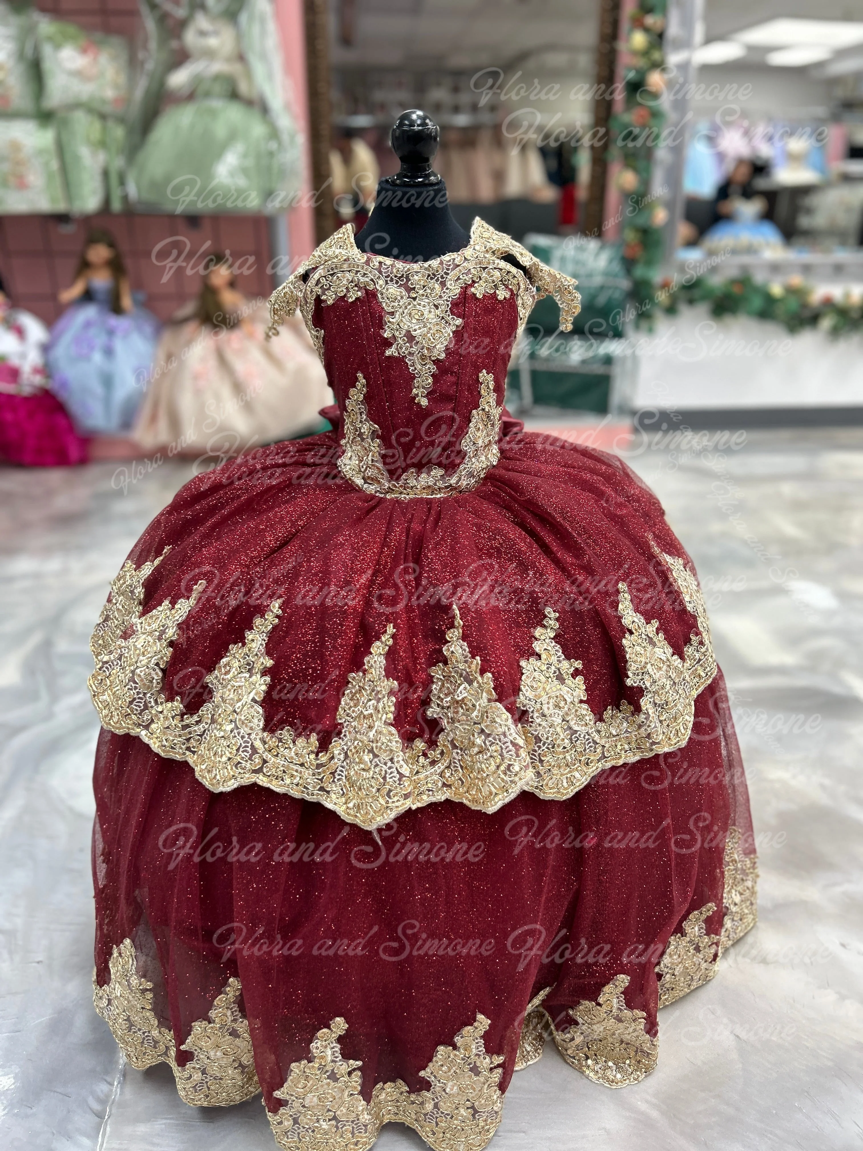 Vestido luxuoso de flor vermelha para meninas, tule fofo com apliques dourados de qualidade, cauda longa para festa de aniversário infantil, celebrações de feriados