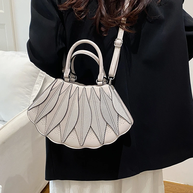 

Minimalist Luxury Diaper Bag For Women Elegant Crossbody Bag Designer Vintage Tote Leather For The Trendy Superstar Mom