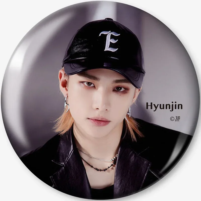 Kpop nuovo Album 5-STAR Pins Badge Fashion Cute Character Pin spilla accessori per vestiti cappello zaino decorazione Collect