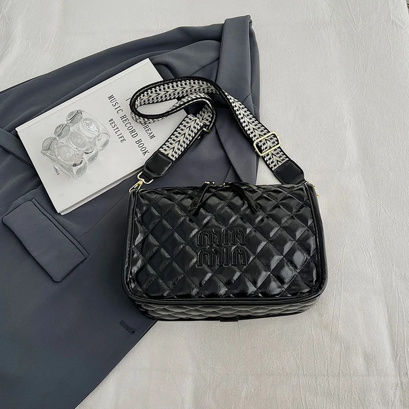 

Paris Trend Hot Selling Retro Fashion Handbag with Versatile Temperament and Trendy Single Shoulder Crossbody Bag for Women